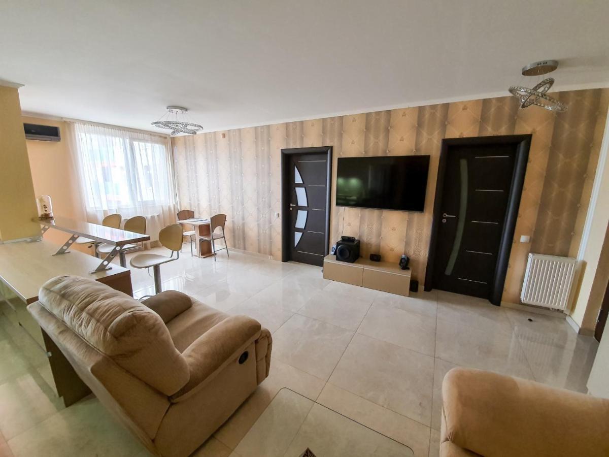 Royal Central Apartament Apartment Oradea Bagian luar foto