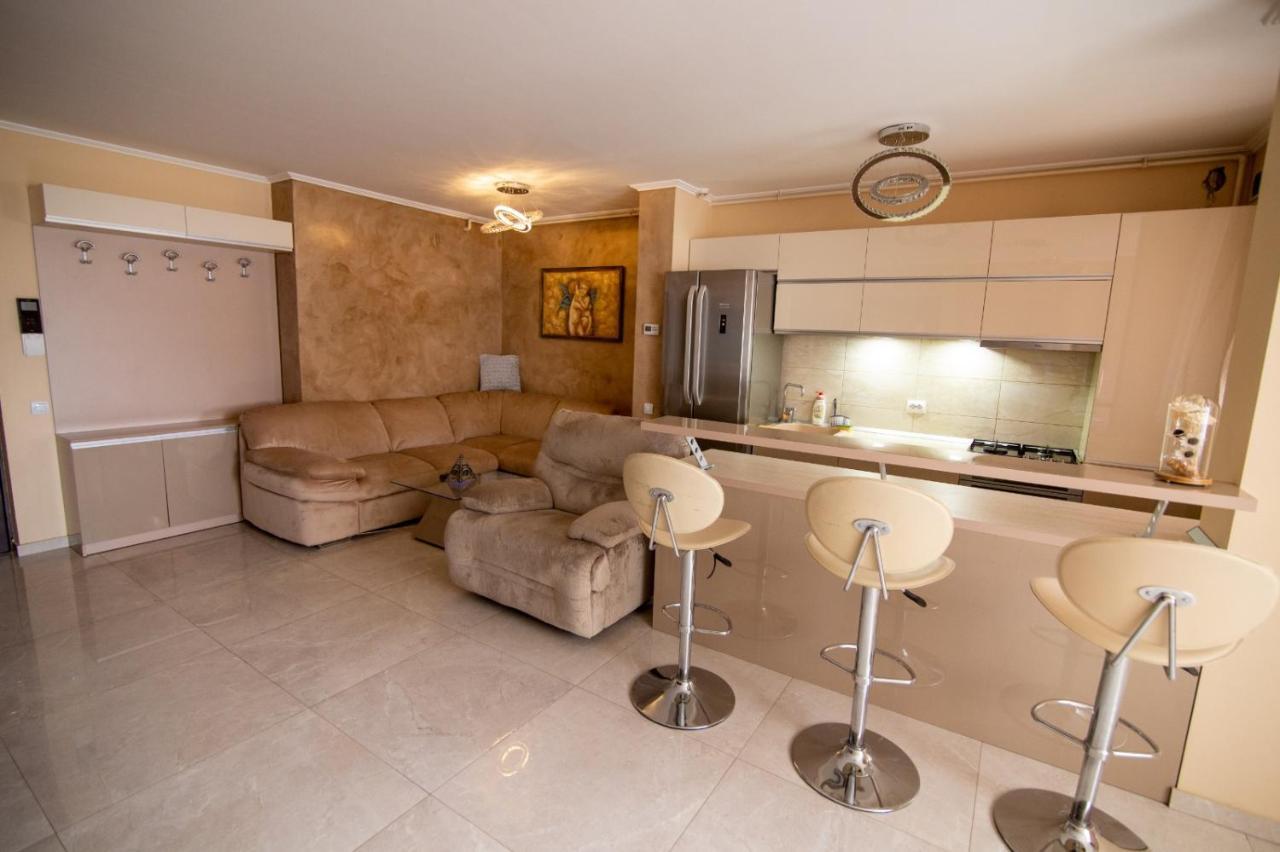 Royal Central Apartament Apartment Oradea Bagian luar foto